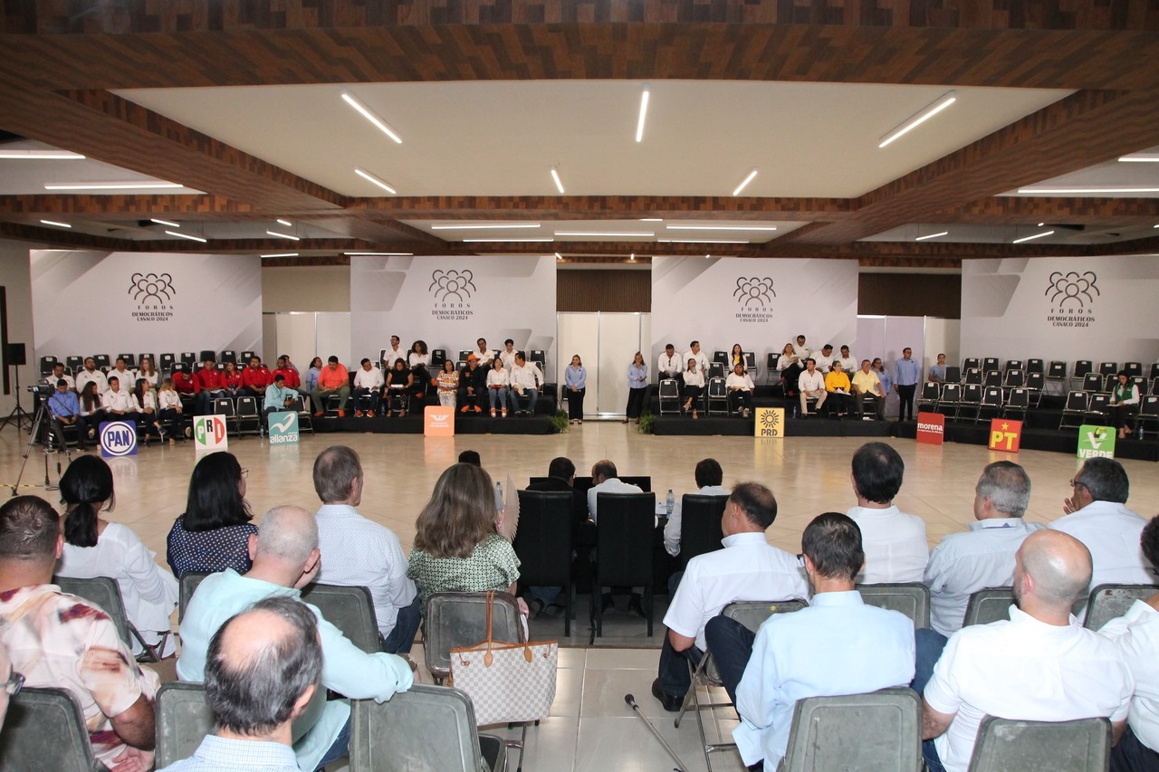 Ayer martes se realizaron los Foros Democráticos Canaco 2024” con la participación de  los candidatos a diputados locales de los distintos distritos de Yucatán.- Foto de la Canaco