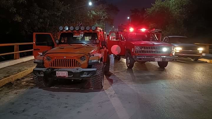 El Jeep naranja de Luis Torre Aliyán se encontraba abandonado sobre el puente del 9 bulevar Praxedis Balboa. Foto: Redes sociales