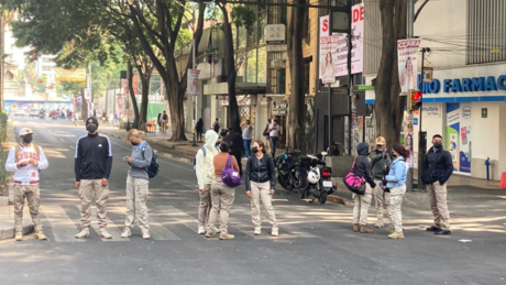 Policías de la SSC cierran avenida Florencia, exigen cumplimiento de demandas