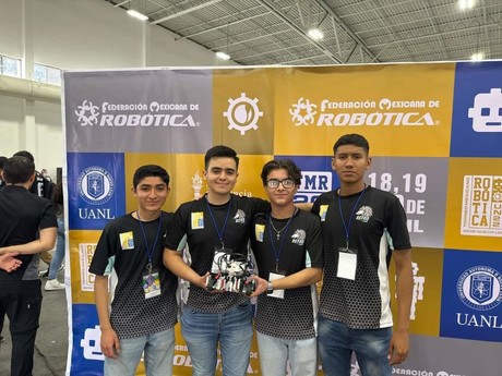 Estudiantes de la Politécnica ganan en el XV Torneo de Robótica en la UANL