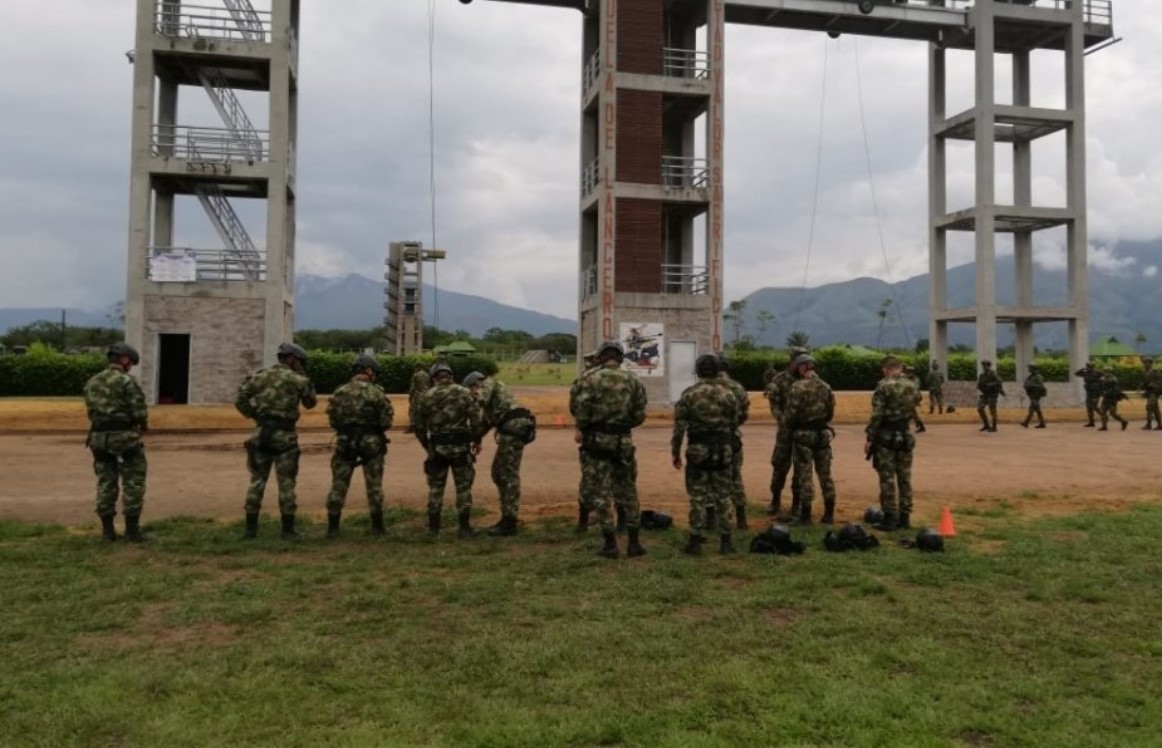 Un rayo cayó sobre un grupo de Alumnos de la Escuela Militar. Foto. @EsperanzaVargaQ