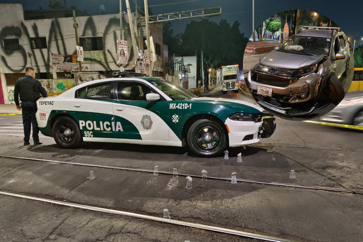 Patrulla de la SSC llegó al lugar de los hechos y como quedó el auto donde iban las víctimas. Foto: Ramón Ramírez