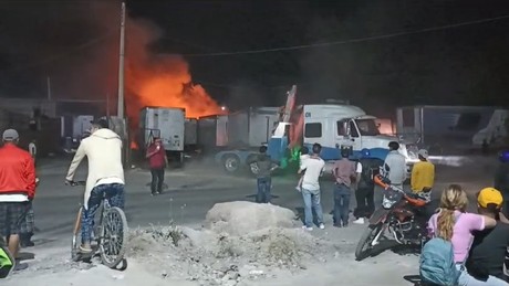 Arde taller de tráileres en Ánimas-Coyotepec (VIDEO)