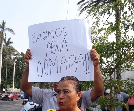 Protestan vecinos en Comapa Sur por no darles la cara