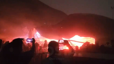 Colapsa escenario en San Pedro, NL, durante cierre de campaña de MC
