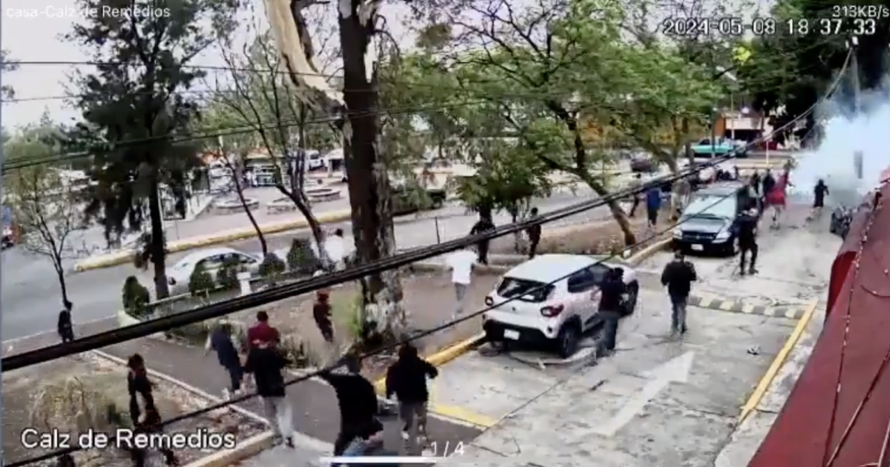 Enfrentamiento porril CCH Naucalpan. Foto: SS de @elpoder_tv