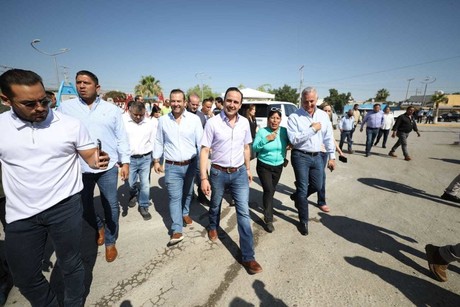 Supervisan Manolo Jiménez y Román Cepeda obras de pavimentación en Torreón