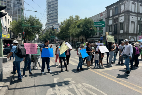 Basta de desalojos, exigen vecinos de la calle López en Cuauhtémoc