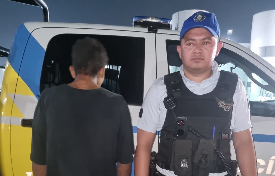 El menor Brian oriundo de Chiapas detenido por policías municipales. Foto: Policía de Monterrey.