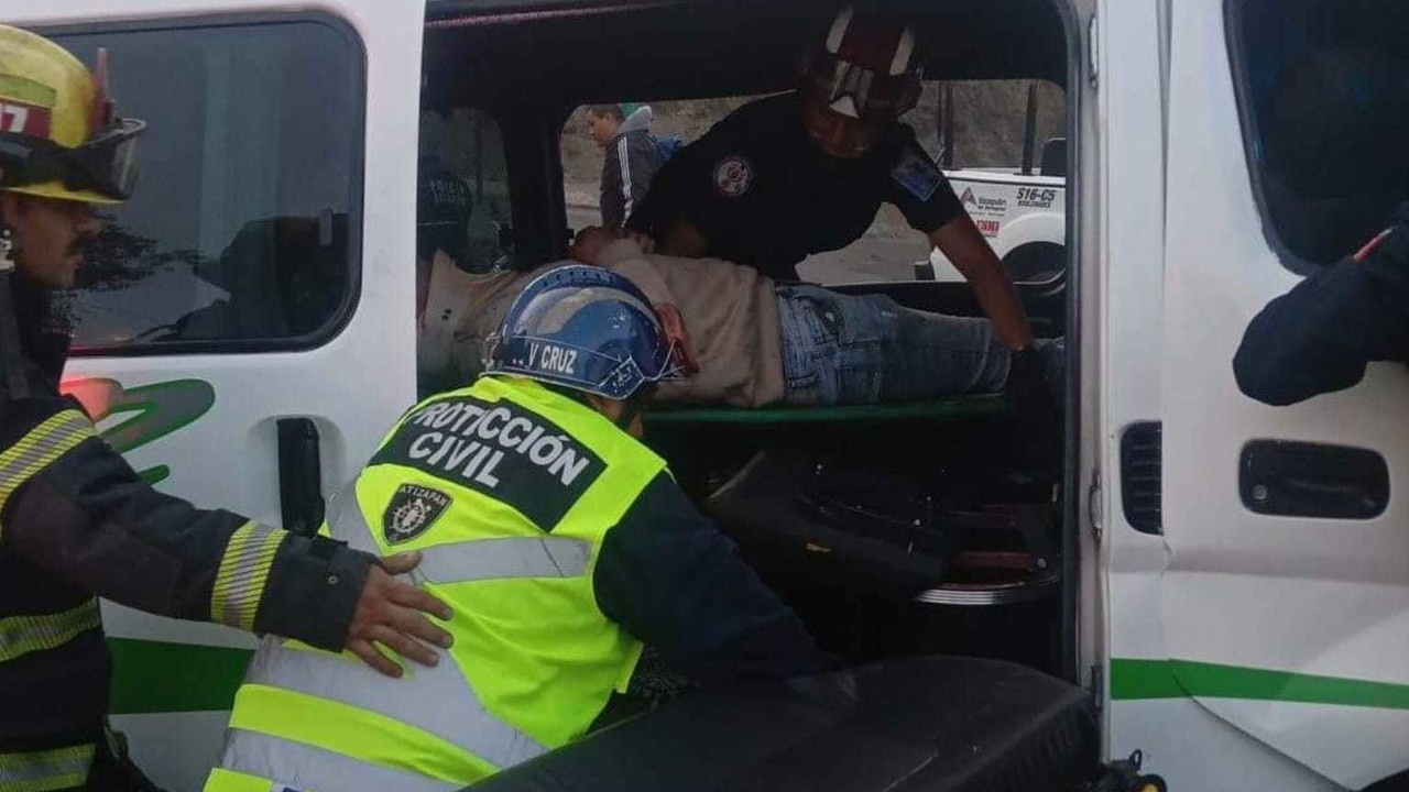 Accidente en Atizapán: Vuelco de combi deja varios heridos. Foto: RRSS