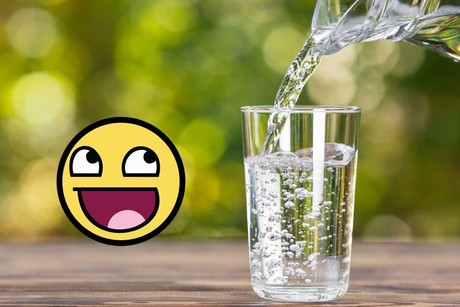 ¿Cuánta agua debo beber por día?