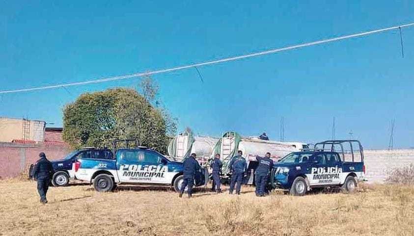 Recuperación de autotanques robados en Zinacantepec. Foto: Especial