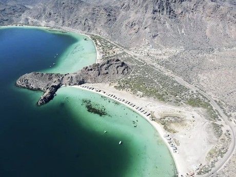 Visita la imponente 'Ballena Pelechada' varada entre dos playas de BCS
