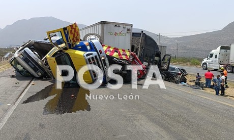 Choque múltiple deja un muerto y varios lesionados en García, Nuevo León