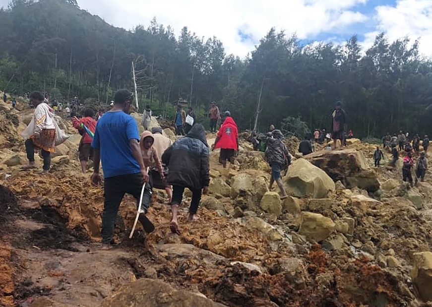 Tragedia en Papúa Nueva Guinea: Más de 670 personas podrían haber fallecido por un alud de tierra. Foto. (Benjamin Sipa/Organización Internacional para las Migraciones vía AP)