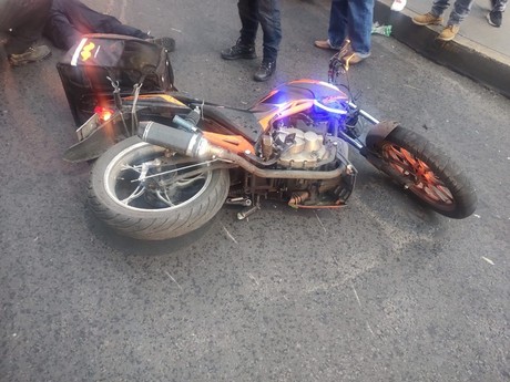 Muere motociclista tras ser proyectado por un vehículo en Iztacalco