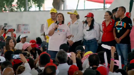 VIDEO Xóchitl visita Tepito, ahí piden matrimonio a Diana Barrios