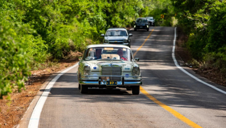 Inicia el Rally Maya, un recorrido por la Península de Yucatán en autos clásicos