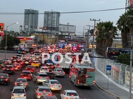 Cierran avenida Alfonso Reyes por la presencia de 'La Adicción'