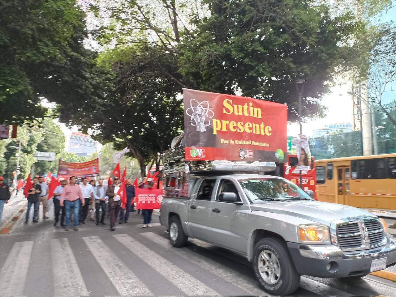 Marcha con el Sindicato Único de Trabajadores de la Industria Nuclear (SUTIN). Foto: @INAH_SINAR