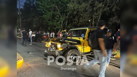 Jeep y Camaro de jovencitos quedan destruidos en fuerte choque
