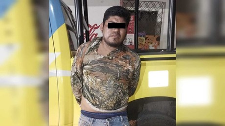 Hombre reencuentra a expareja y la golpea en calles de Monterrey