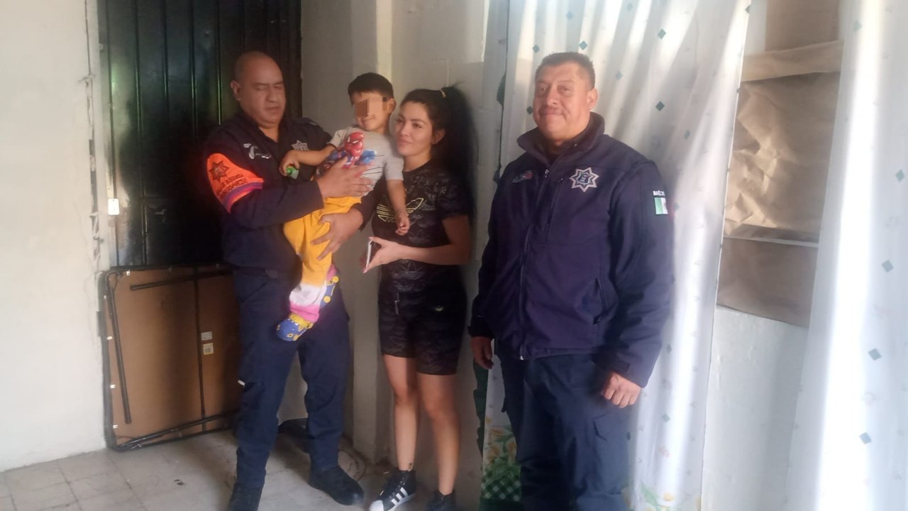 Policía Municipal de Tlalnepantla en coordinación con la Célula de Búsqueda, reintegraron a su núcleo familiar a un menor de 3 años de edad. Gob. Tlalnepantla.