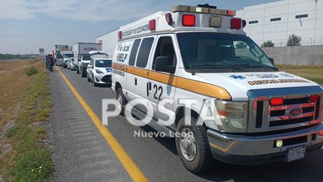 >Carambola y bacheo lento paraliza la autopista a Laredo en Ciénega de Flores