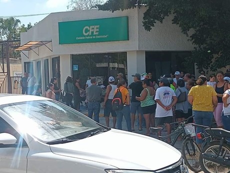Vecinos de Conkal protestan para exigir a la CFE una solución a los apagones