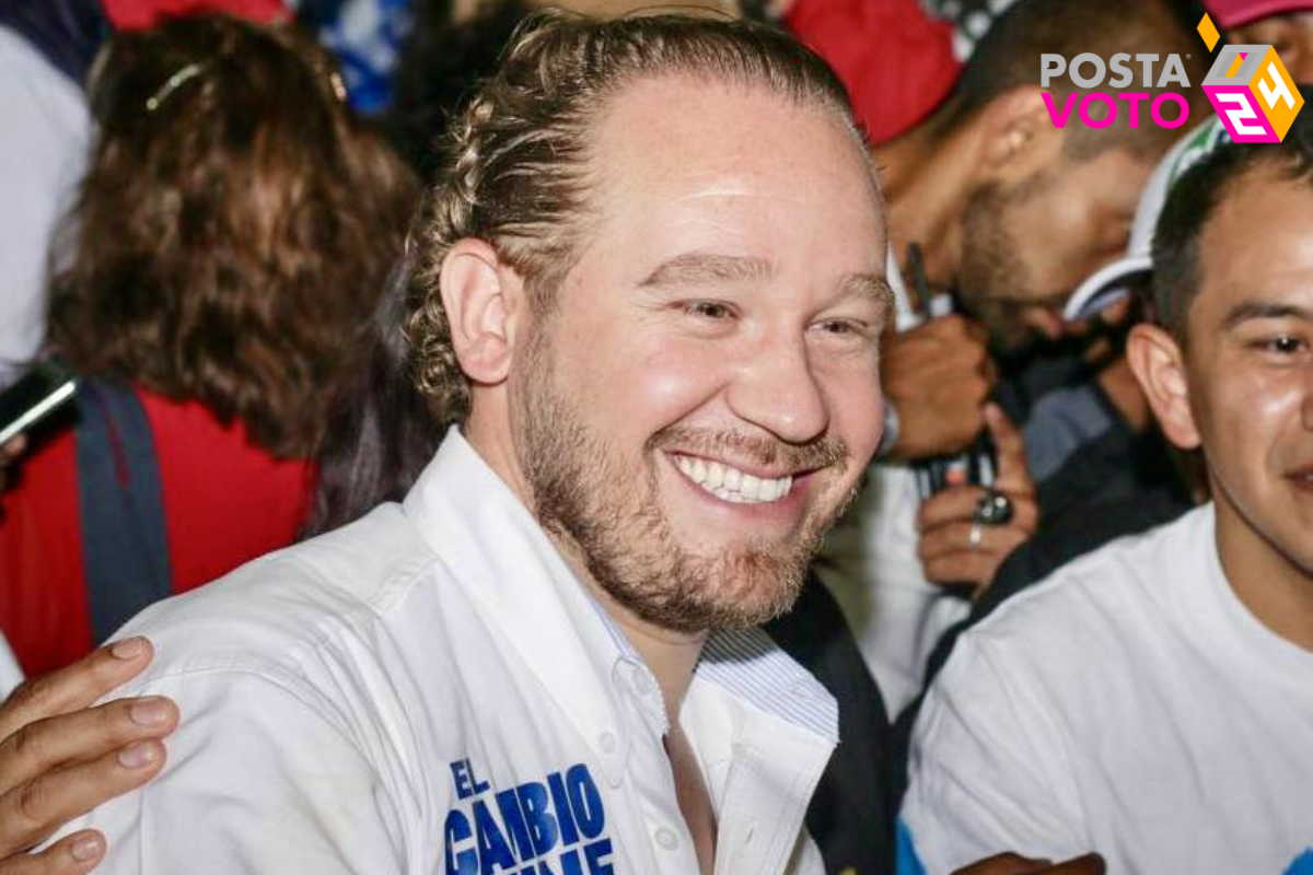 Santiago Taboada, aspirante de la coalición 'Va X la CDMX' sonriendo. Foto: Facebook Santiago Taboada