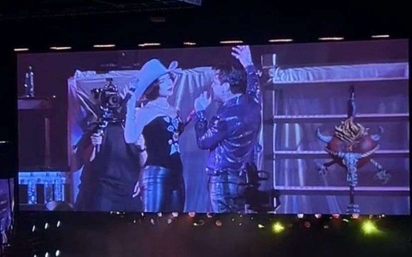 Ángela Aguilar y Christian Nodal cantaron juntos el tema 'Dime cómo quieres'. Foto. Captura TikTok @magalydmg10