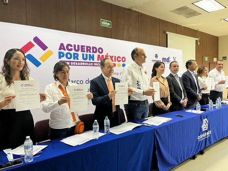 Candidatos y Coparmex firman 'Acuerdo por un México con Desarrollo Inclusivo'