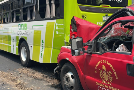 >Choca camioneta de bomberos mientras iba a cubrir un incendio en Cuajimalpa