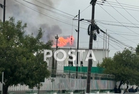 Incendio consume fábrica en Apodaca (VIDEO)