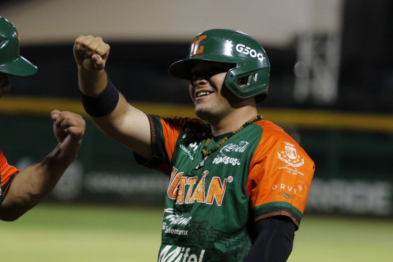 Los Leones de Yucatán lograron su décima victoria consecutiva ante los Piratas de Campeche luego de imponerse ayer por 9 carreras a 1.- Foto cortesía