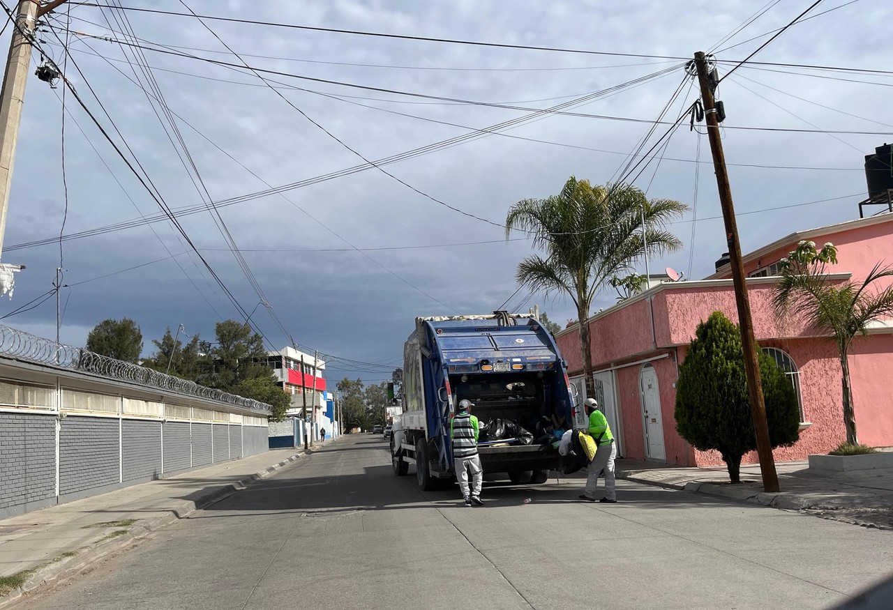Las autoridades municipales actualmente recogen  500 colonias y fraccionamientos, a través de 25 camiones que recorren 49 rutas por la zona urbana. Foto: Isaura Retana.