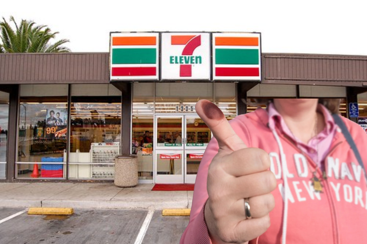 7-Eleven sucursal y persona que votó. Foto: Especial