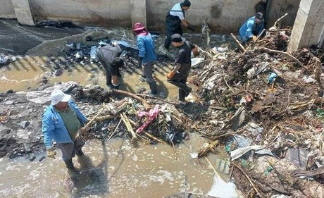 Basura provoca inundaciones en Ecatepec; realizan limpieza