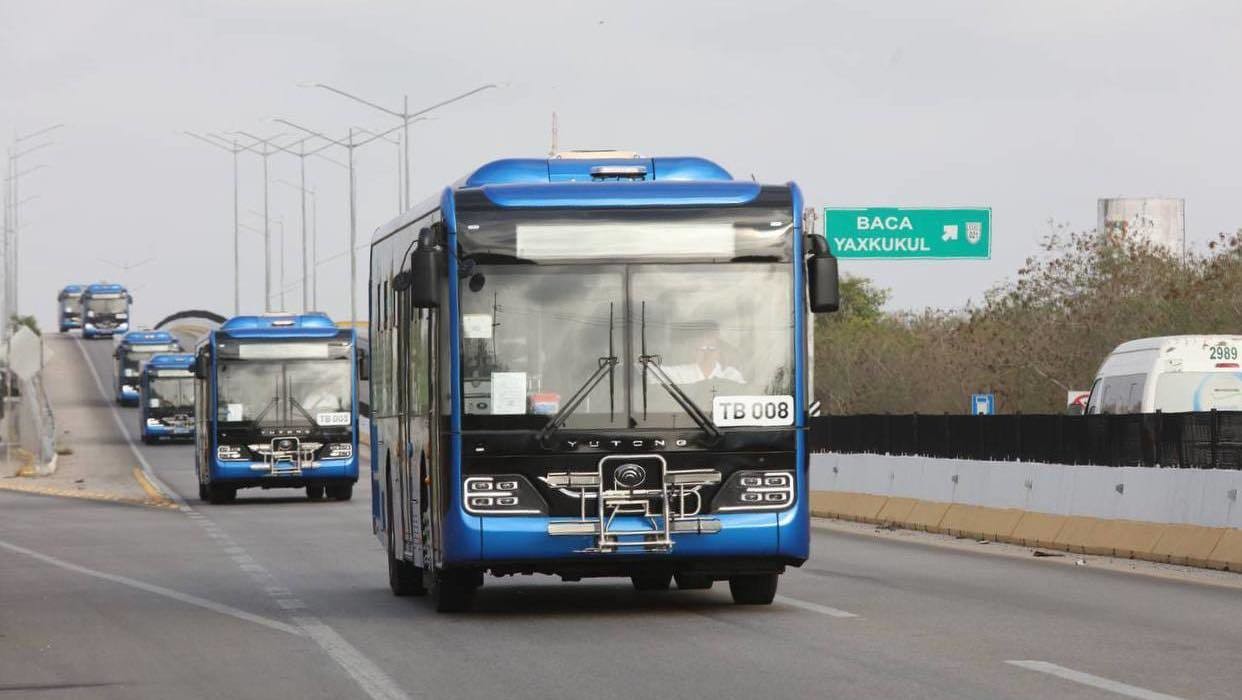 Desde el pasado jueves 10 unidades del servicio de transporte Va y Ven llegaron a Tizimín para mejorar la movilidad de sus habitantes,- Foto del IMDUT