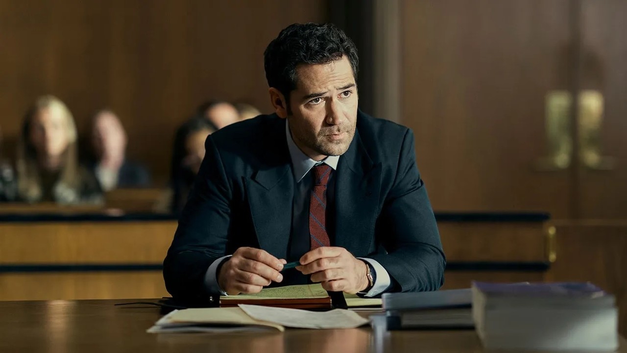 Manuel García-Rulfo es el protagonista de la serie, 'The Lincoln Lawyer'. Foto: Netflix