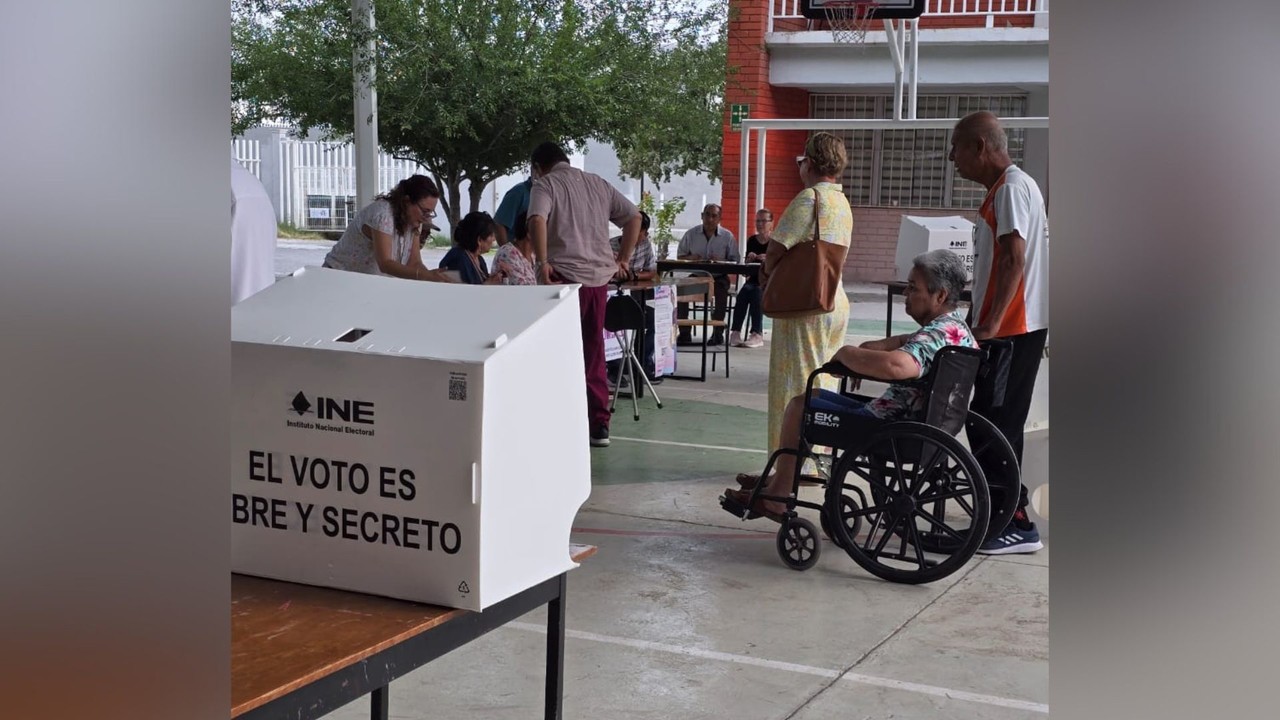 Desde temprana hora miles de personas están acudiendo a votar en Coahuila. (Fotografía: Arath Cisero)