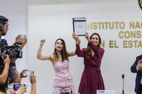 Cecilia Guadiana recibe constancia de Senadora por Coahuila