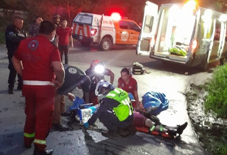 Mueren madre e hija tras caer en su auto a Presa La Boca