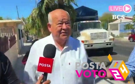 Víctor Manuel Castro emite su voto; destaca retraso en apertura de casillas