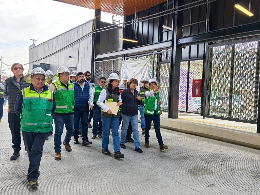 La obra del Trolebús Chalco-Santa Martha se encuentra en la etapa de colocación de pasos elevados sobre la autopista México-Puebla, en la zona oriente del Valle de México. Foto: Gob. Edomex