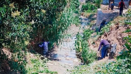 Contra las inundaciones en Atizapán; limpian y piden no tirar basura