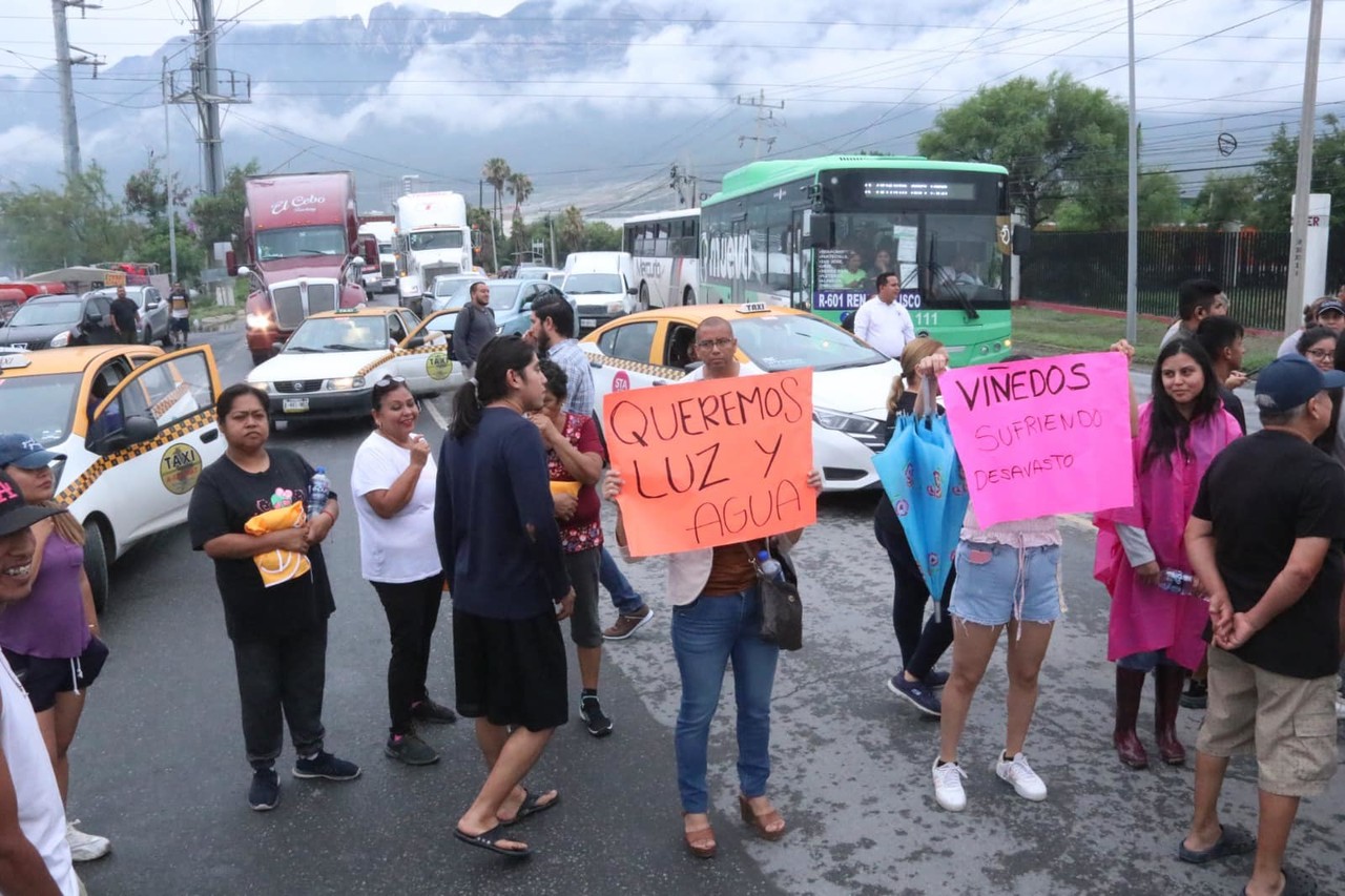 Vecinos de colonia Viñedos bloquean carretera por falta de luz y agua. Foto. Ilustrativa vía CuartoMx