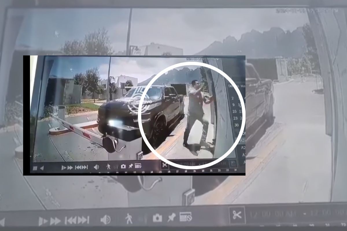 Camioneta negra en la caseta de Cumbres San Agustín y hombre forcejeando con otro. Foto: X @Informativo365