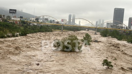 Lluvias en Nuevo León causan cierres viales, evacuaciones y la muerte de cuatro