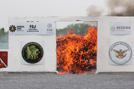 Incinera FGR 858 kilos de droga decomisada en Nuevo León